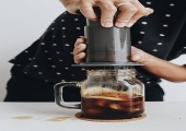 Kỹ thuật pha cà phê bằng AEROPRESS.