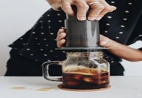 Kỹ thuật pha cà phê bằng AEROPRESS.